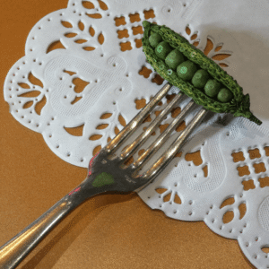 Une broche cosse de petit pois Trovelore